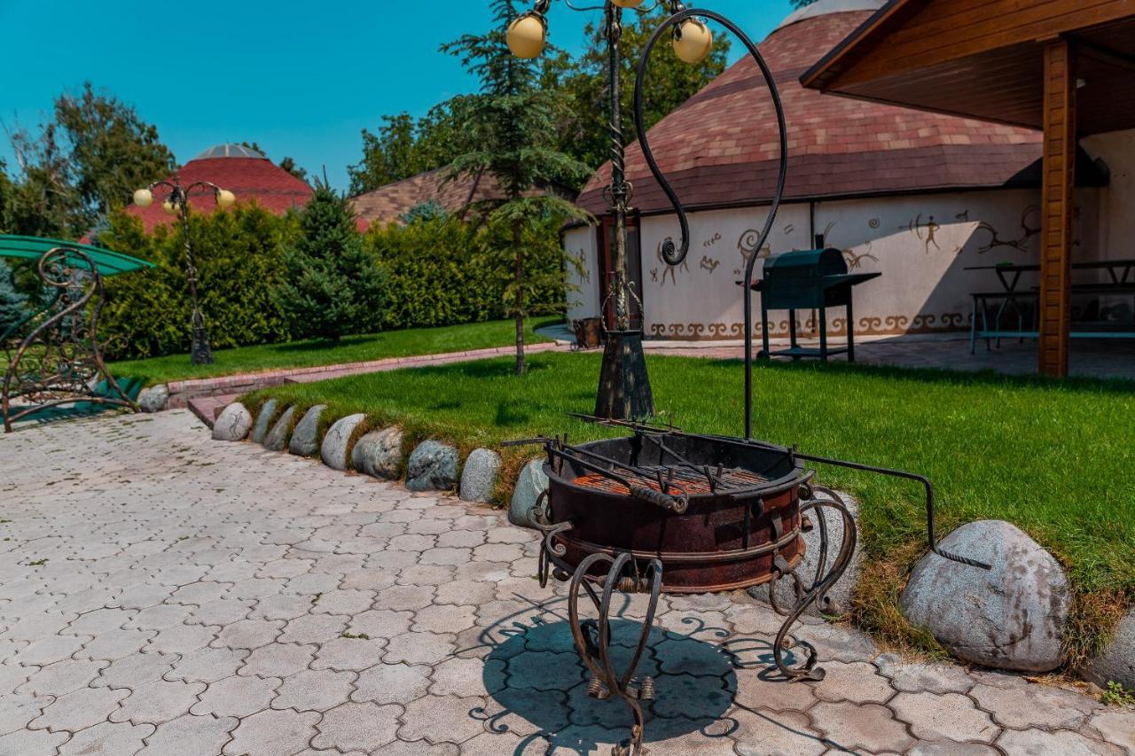 Gоlden Dragon Villa Hotel Bishkek Exterior photo