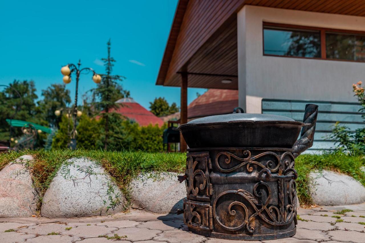 Gоlden Dragon Villa Hotel Bishkek Exterior photo