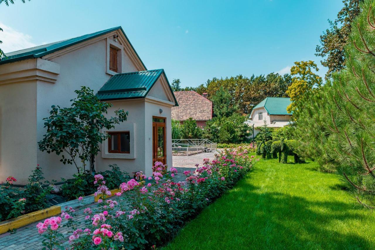 Gоlden Dragon Villa Hotel Bishkek Exterior photo